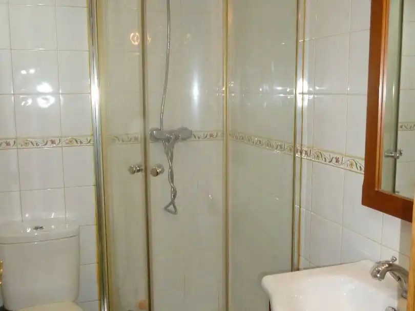 Wohnung zur Miete in Calle Buenaventura, 10, Casabermeja Badezimmer von Wohnung zur Miete in Casabermeja mit Klimaanlage