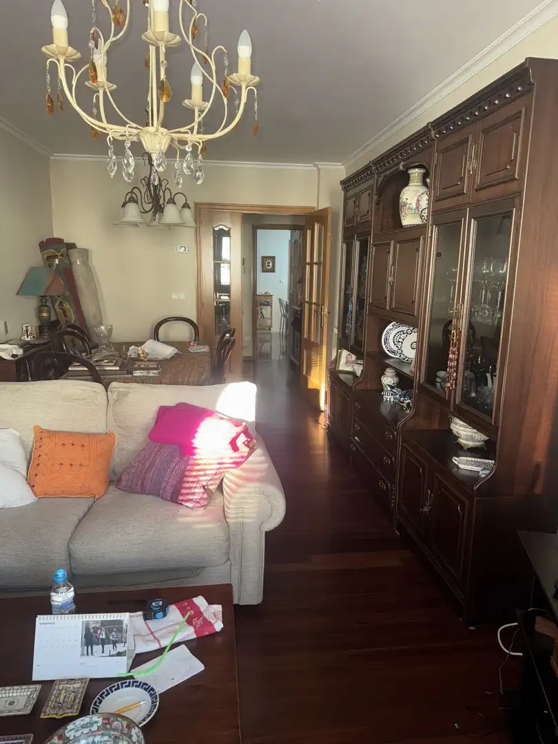 Sala d'estar de Pis en venda en Pontevedra Capital  amb Calefacció, Parquet i Traster