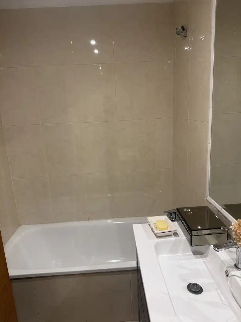 Bany de Pis en venda en Pontevedra Capital  amb Calefacció, Parquet i Traster