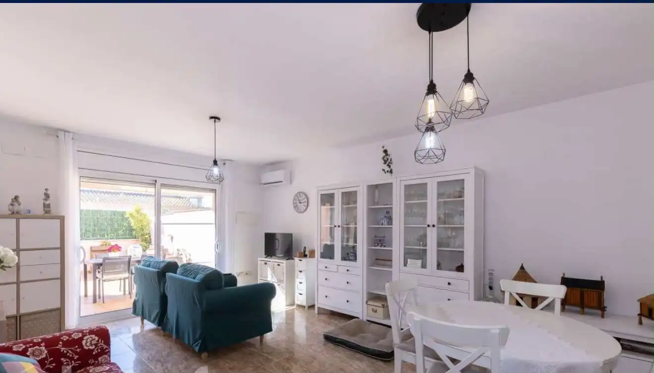 Wohnung zum Verkauf in Carrer Sant Miquel, 115, Deltebre Wohnzimmer von Wohnung zum Verkauf in Deltebre mit Klimaanlage, Terrasse und Balkon