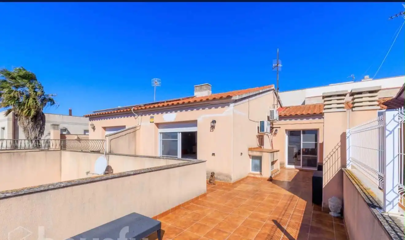 Wohnung zum Verkauf in Carrer Sant Miquel, 115, Deltebre Außenansicht von Wohnung zum Verkauf in Deltebre mit Klimaanlage, Terrasse und Balkon