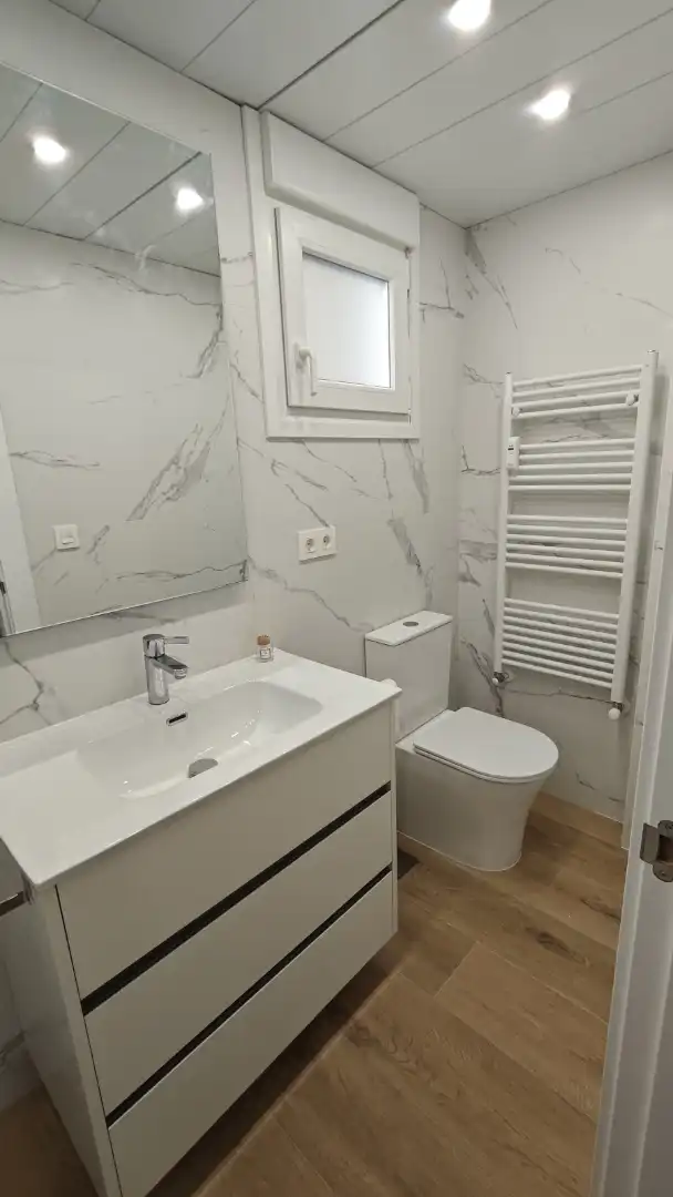 Flat for rent in Calle del Coso, 88, Paseo Independencia Bathroom of Flat for rent in Zaragoza Capital with Air Conditioner