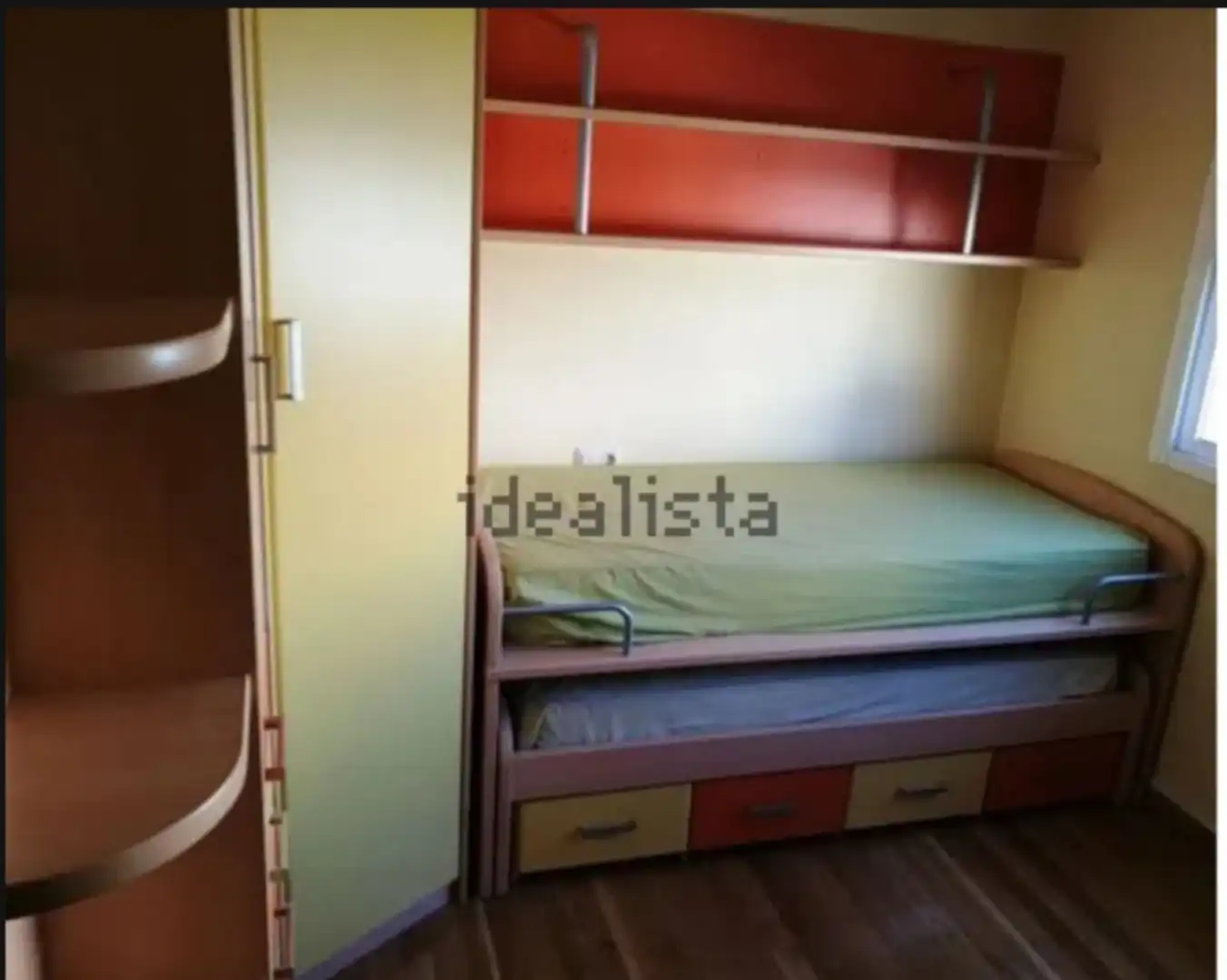 Pis de lloguer a Rua Ourense, O Barco de Valdeorras Dormitori de Pis de lloguer en O Barco de Valdeorras amb Aire condicionat, Calefacció i Parquet
