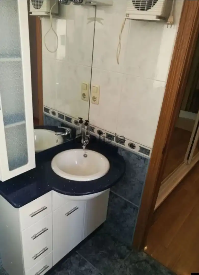 Pis de lloguer a Rua Ourense, O Barco de Valdeorras Bany de Pis de lloguer en O Barco de Valdeorras amb Aire condicionat, Calefacció i Parquet
