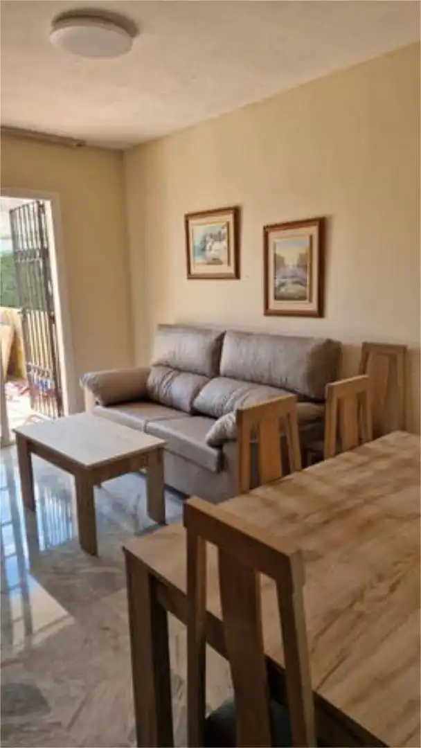 Apartament de lloguer a Chullera Sala d'estar de Apartament de lloguer en Manilva amb Jardí privat, Terrassa i Piscina