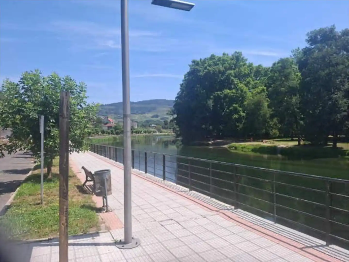 Vista exterior de Apartament de lloguer en Leiro amb Jardí privat i Traster
