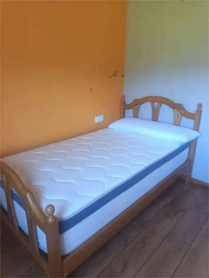 Dormitori de Apartament de lloguer en Leiro amb Jardí privat i Traster