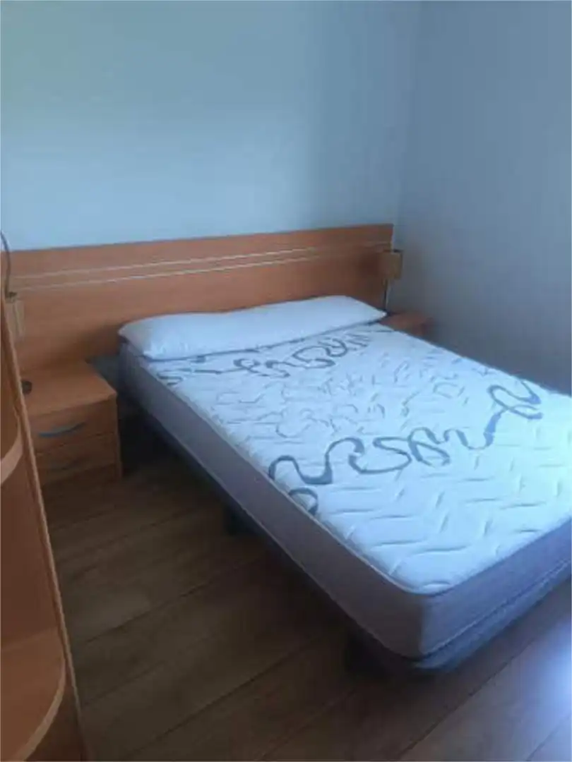 Dormitori de Apartament de lloguer en Leiro amb Jardí privat i Traster