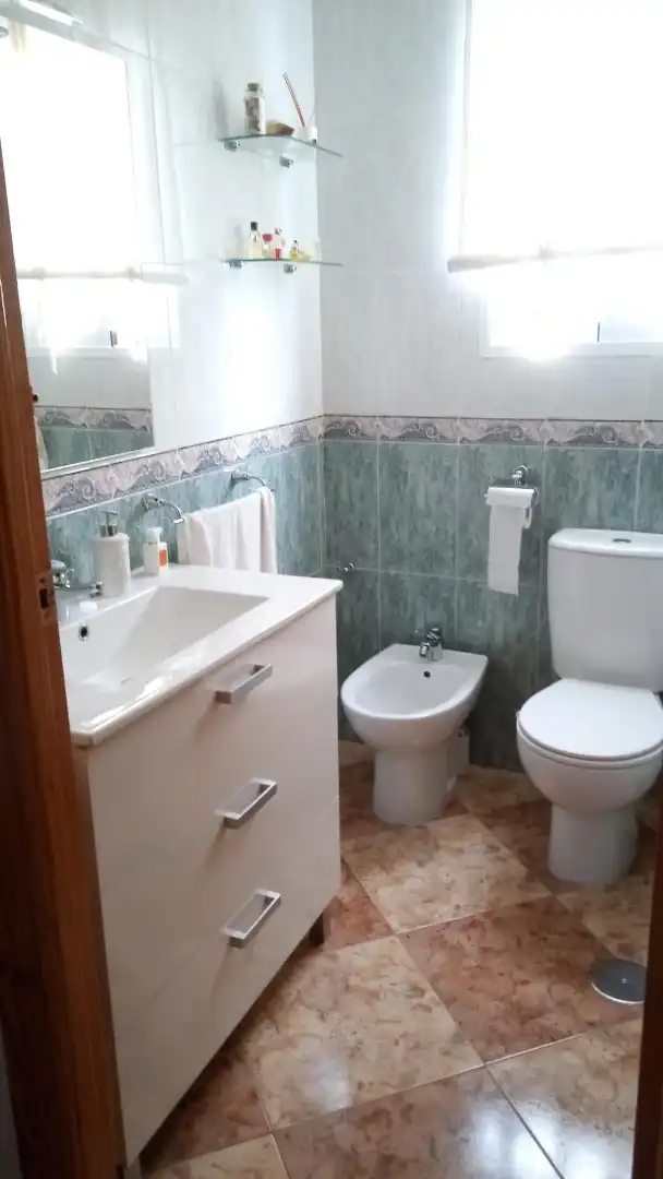 Badezimmer von Wohnung zum Verkauf in Torredelcampo mit Balkon