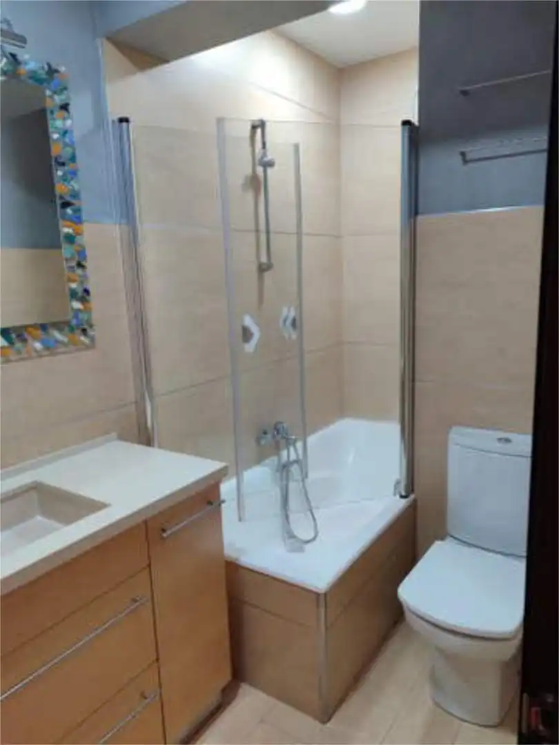 Piso de alquiler en Sagrada Familia Baño de Piso de alquiler en A Coruña Capital