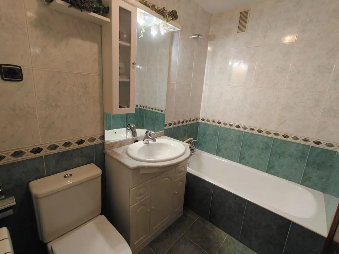 Piso en venta en Haritzalde enparantza, 2, Abanto y Ciérvana-Abanto Zierbena Baño de Piso en venta en Abanto y Ciérvana-Abanto Zierbena con Calefacción, Parquet y Trastero