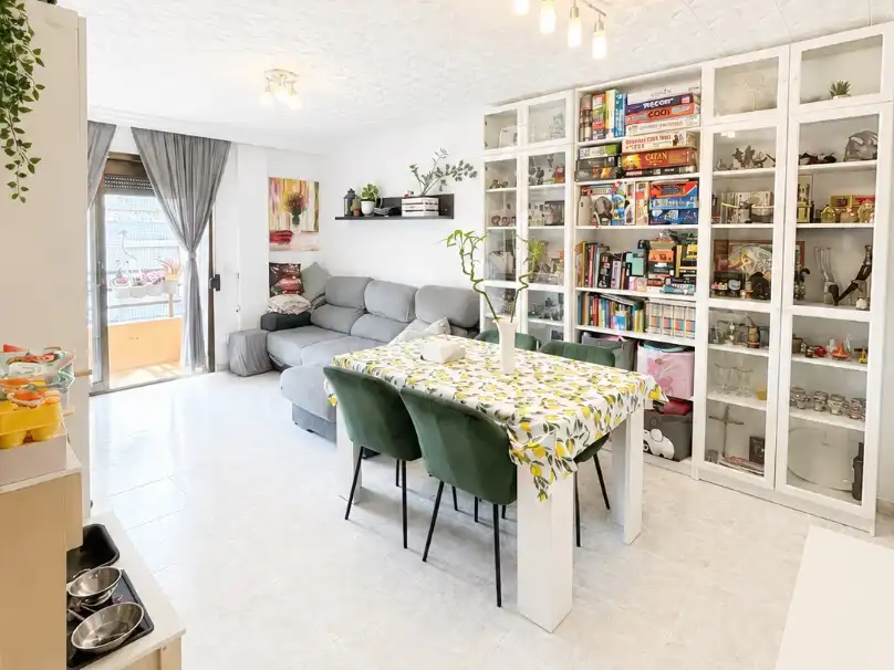 Piso en venta en Carrer de Sureda, 7, La Soledat Nord Sala de estar de Piso en venta en Palma de Mallorca con Aire acondicionado