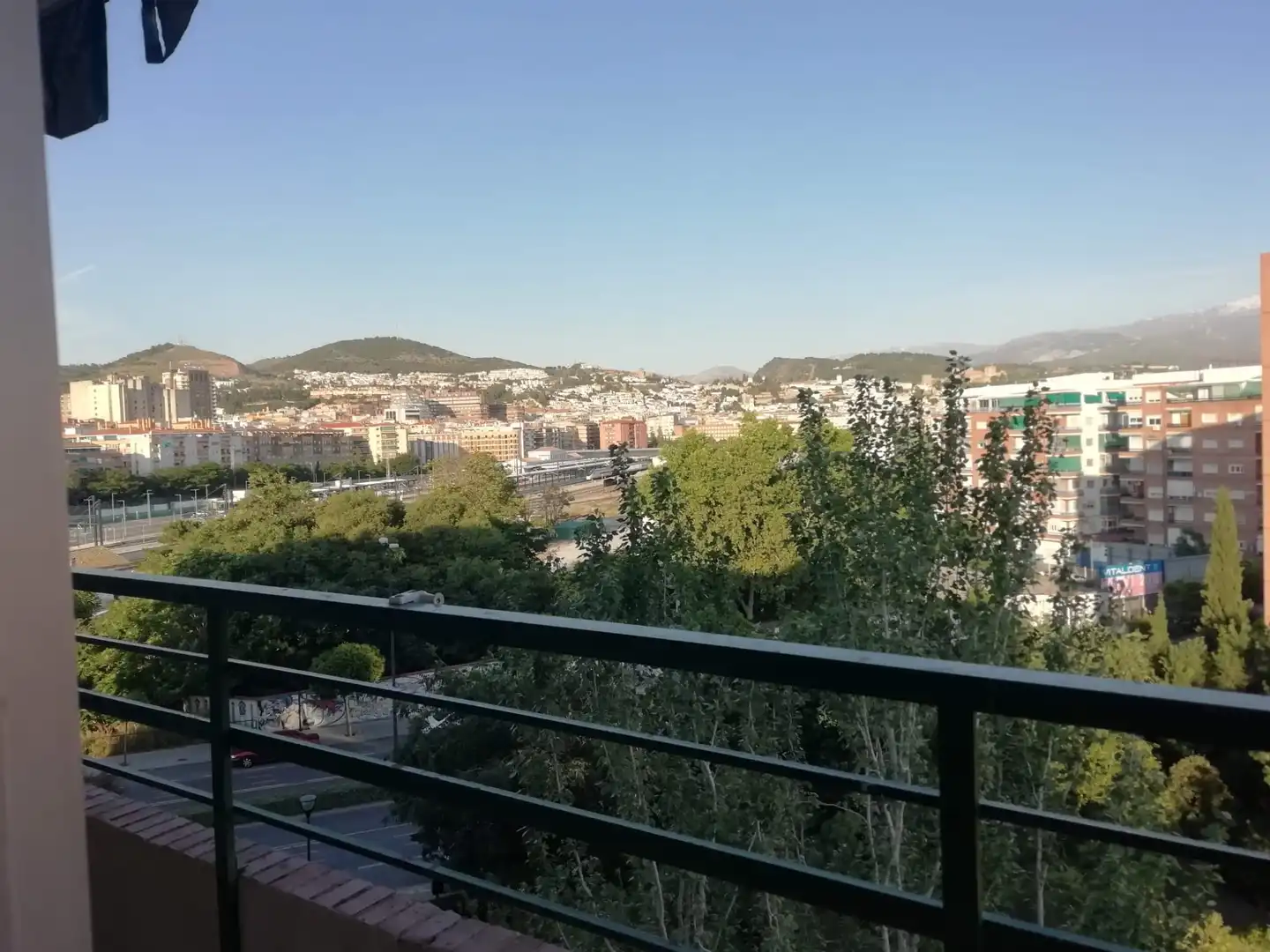 Pis de lloguer a Calle Ramón y Cajal, 8, Rosaleda - Juventud Vista exterior de Pis de lloguer en Granada amb Moblat i Balcó
