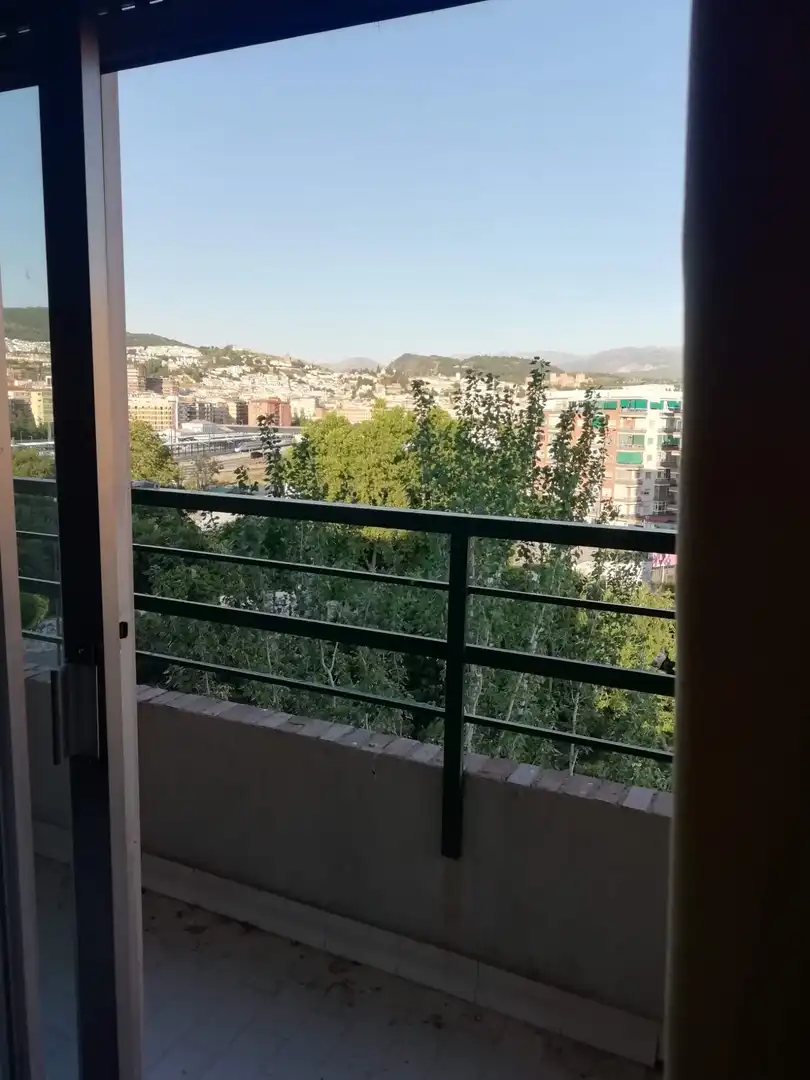 Pis de lloguer a Calle Ramón y Cajal, 8, Rosaleda - Juventud Terrassa de Pis de lloguer en Granada amb Moblat i Balcó