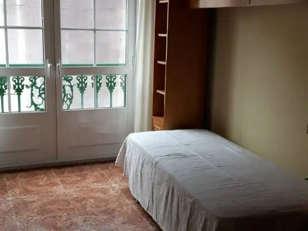 Room in Avenida Esteiro, 43, Centro Room in Avenida Esteiro, 43, Centro
