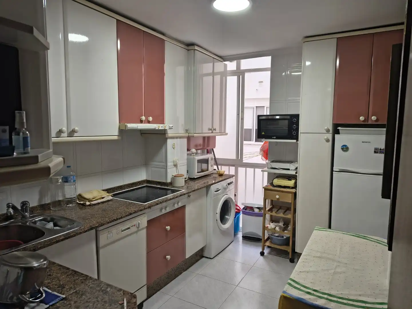 Apartament de lloguer a Calle San Bartolomé, 6, Paseo Marítimo - San José - La Laguna Cuina de Apartament de lloguer en Cádiz amb Calefacció, Moblat i Forn