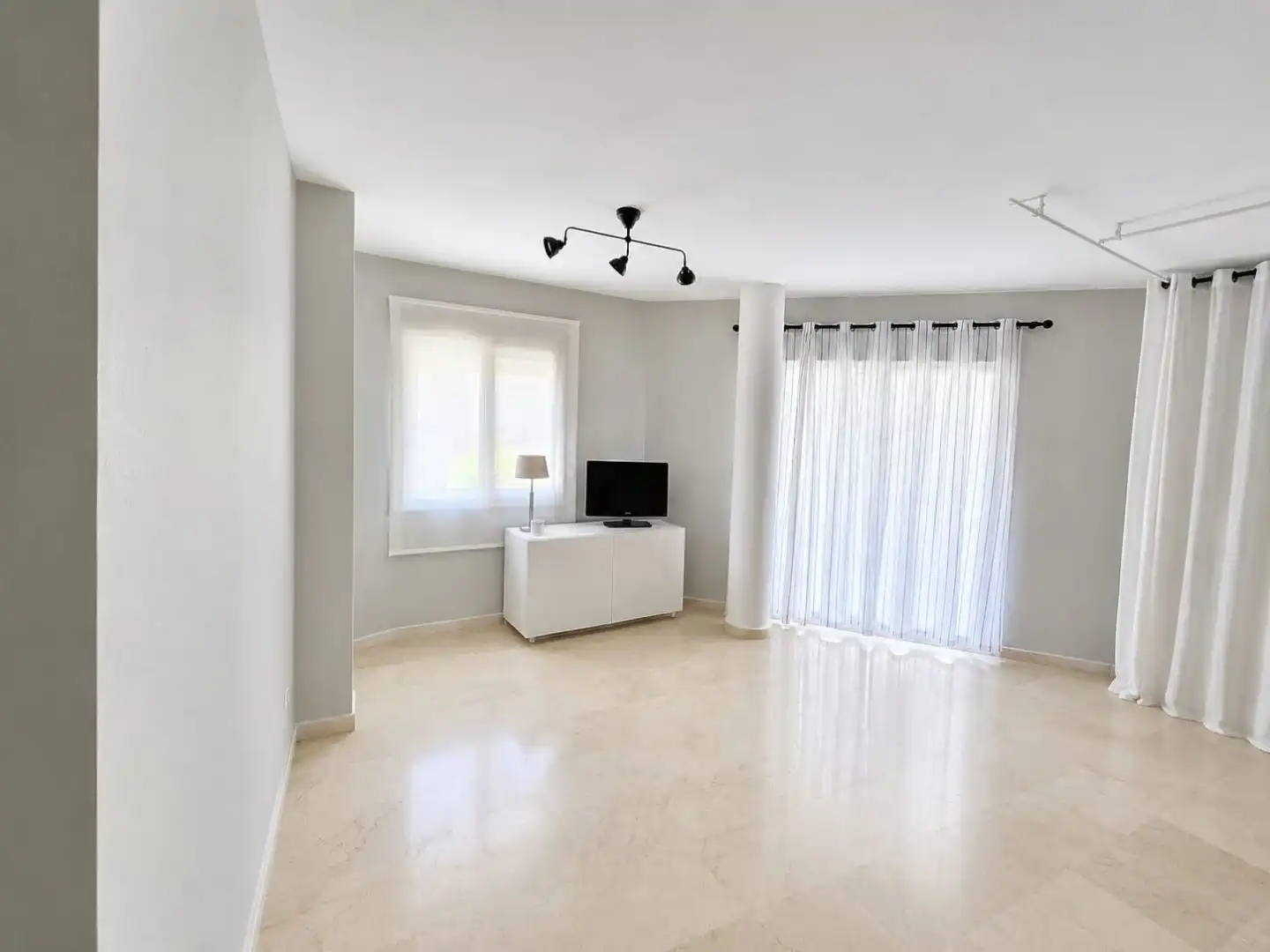Pis en venda a Carrer Orión, 6, La Nucia Pueblo Sala d'estar de Pis en venda en La Nucia amb Aire condicionat, Calefacció i Balcó