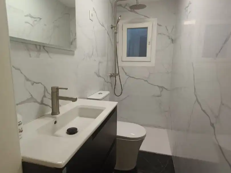 Baño de Piso para compartir en Palencia con Calefacción, Terraza y Amueblado