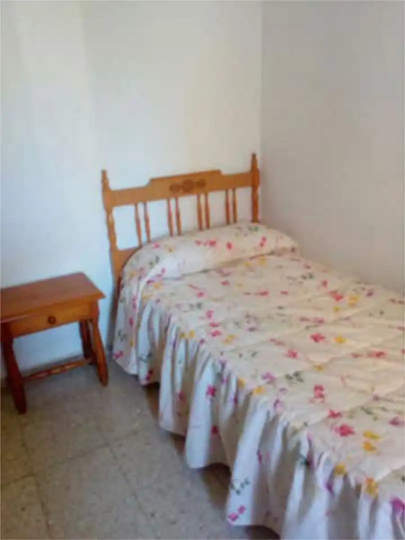 Piso de alquiler en Valdepasillas - La Paz - Huerta Rosales Habitación de Piso de alquiler en Badajoz con Calefacción, Terraza y Amueblado