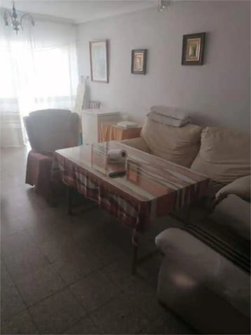 Piso de alquiler en Valdepasillas - La Paz - Huerta Rosales Sala de estar de Piso de alquiler en Badajoz con Calefacción, Terraza y Amueblado