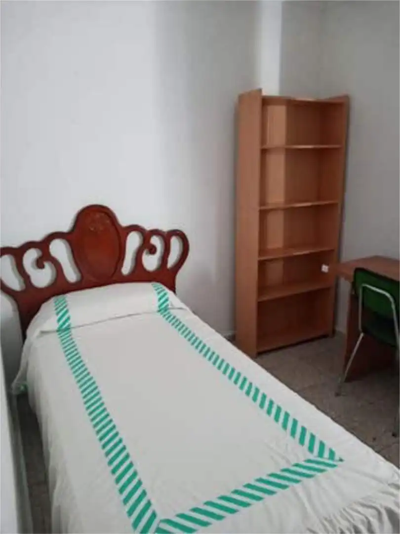 Piso de alquiler en Valdepasillas - La Paz - Huerta Rosales Habitación de Piso de alquiler en Badajoz con Calefacción, Terraza y Amueblado
