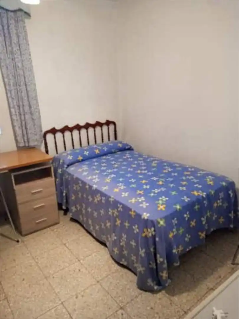 Piso de alquiler en Valdepasillas - La Paz - Huerta Rosales Habitación de Piso de alquiler en Badajoz con Calefacción, Terraza y Amueblado