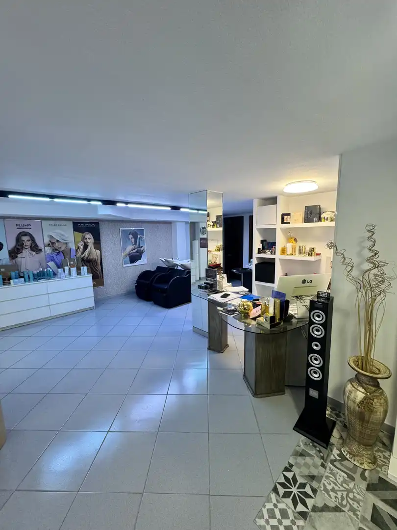 Commercial properties for sale in Calle Blanco Coris, 12, Carranque - Haza Cuevas Commercial properties for sale in Málaga with Air Conditioner