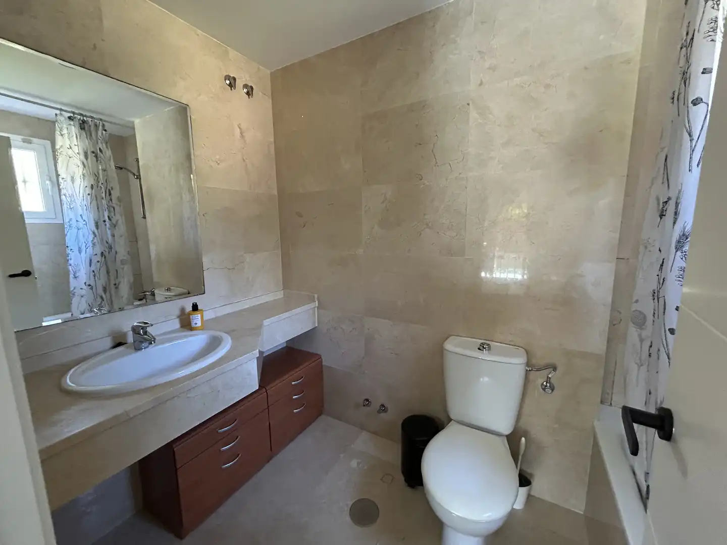 Flat for rent in Conjunto Ciudad Residencial Tiempo Libre, 5, El Rosario - Ricmar Bathroom of Flat for rent in Marbella with Air Conditioner, Private garden and Terrace