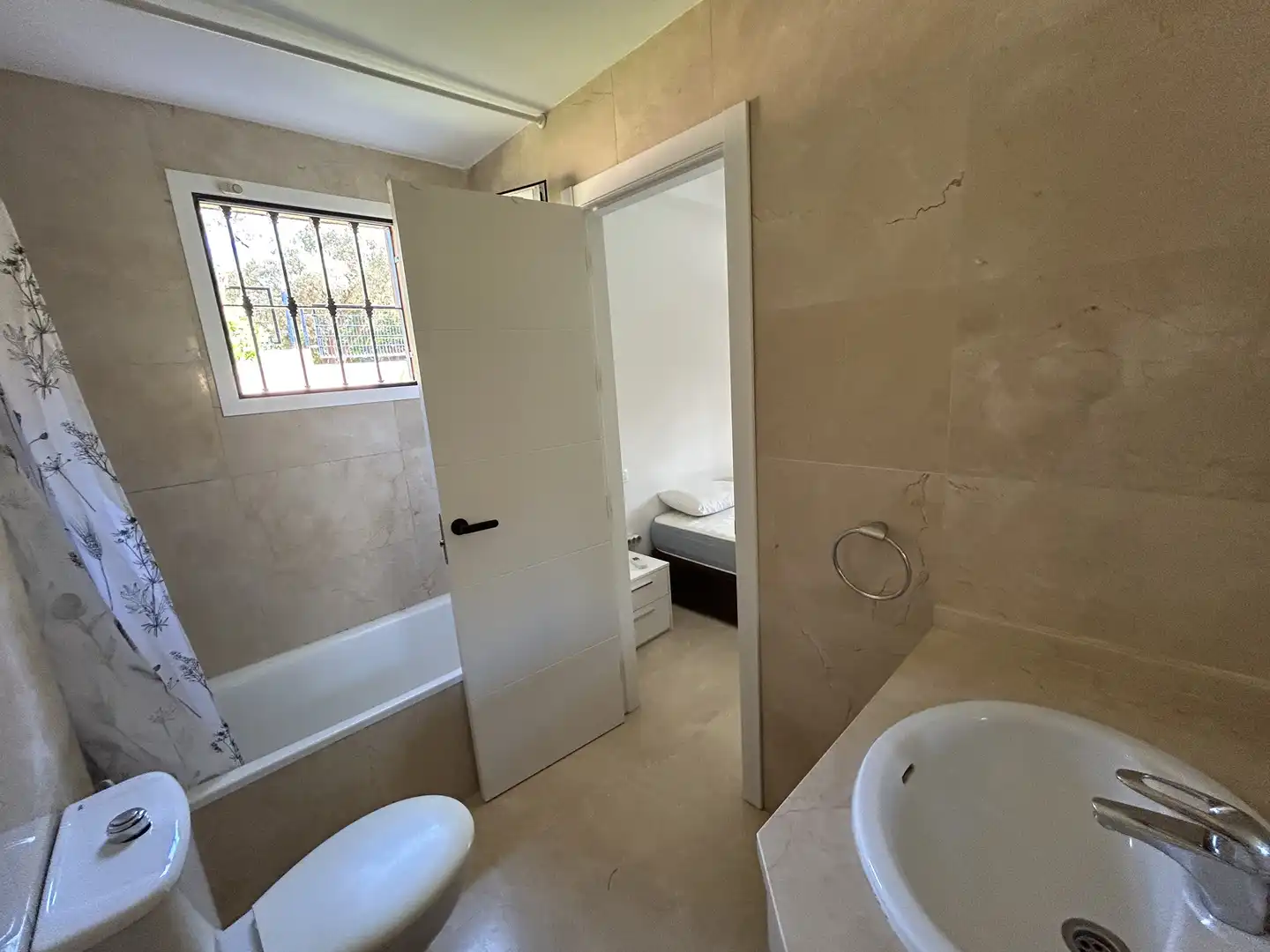 Flat for rent in Conjunto Ciudad Residencial Tiempo Libre, 5, El Rosario - Ricmar Bathroom of Flat for rent in Marbella with Air Conditioner, Private garden and Terrace