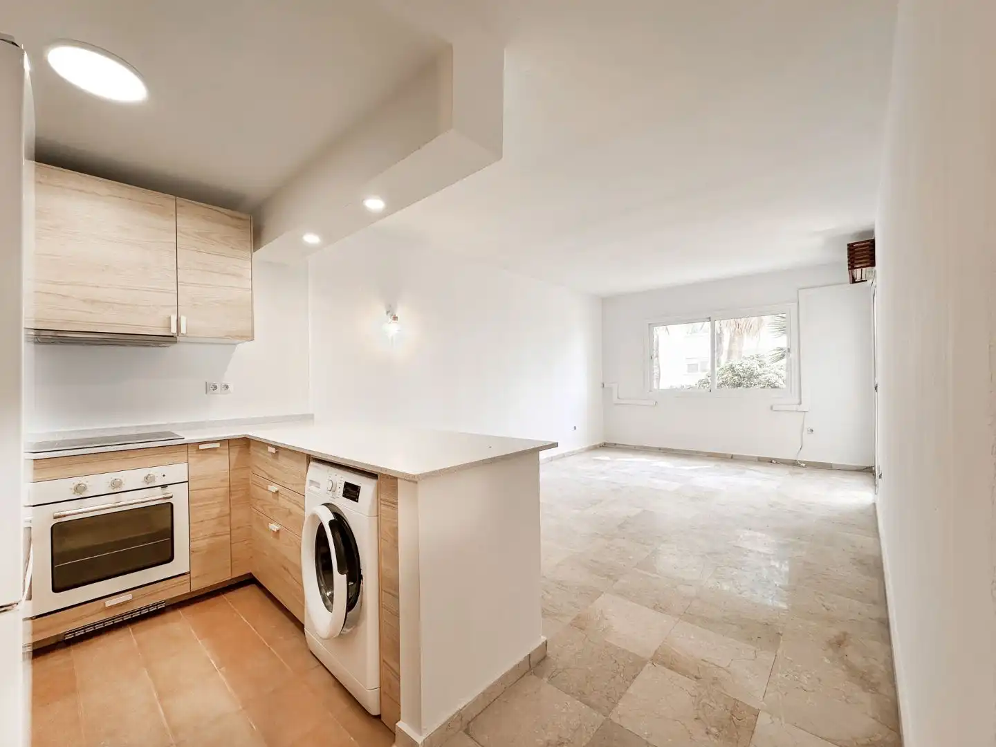 Flat for sale in Avenida del Carmen, 29, Puerto de Estepona Kitchen of Flat for sale in Estepona with Air Conditioner, Heating and Terrace