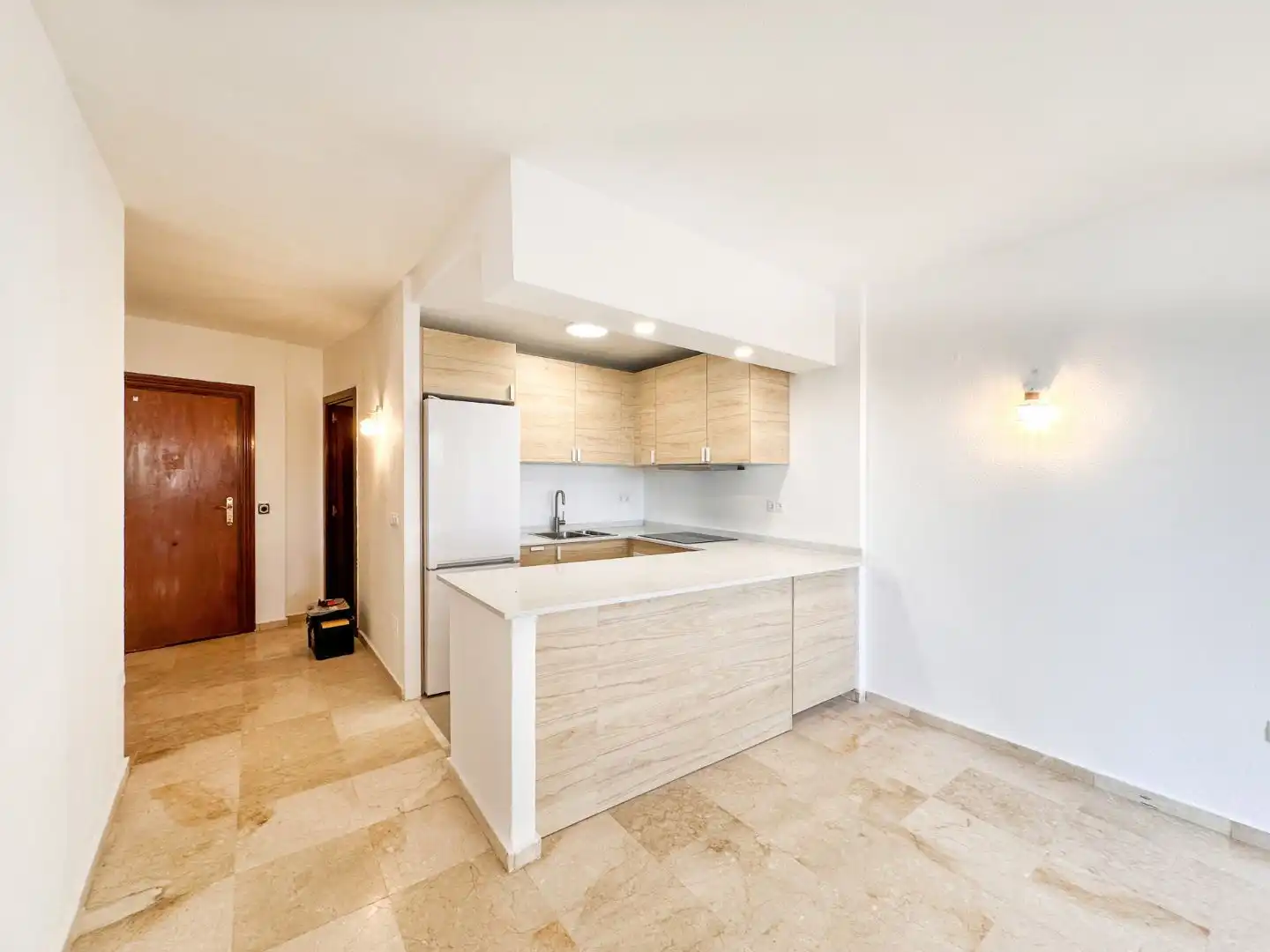 Flat for sale in Avenida del Carmen, 29, Puerto de Estepona Kitchen of Flat for sale in Estepona with Air Conditioner, Heating and Terrace