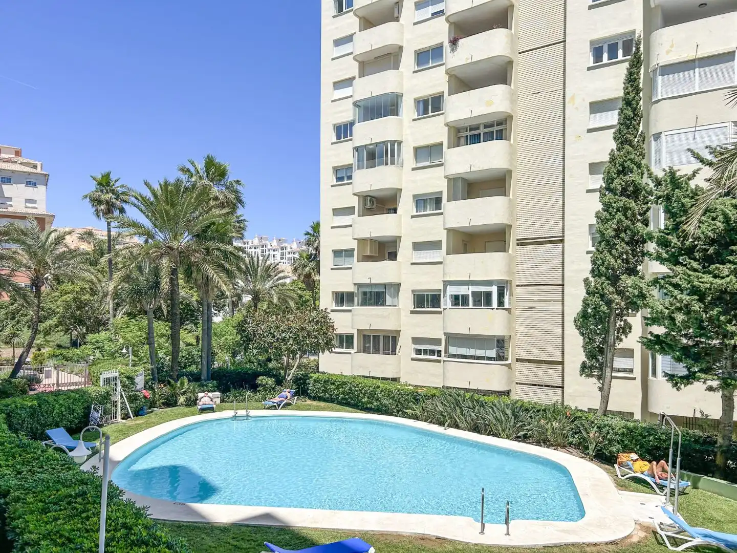 Flat for sale in Avenida del Carmen, 29, Puerto de Estepona Exterior view of Flat for sale in Estepona with Air Conditioner, Heating and Terrace