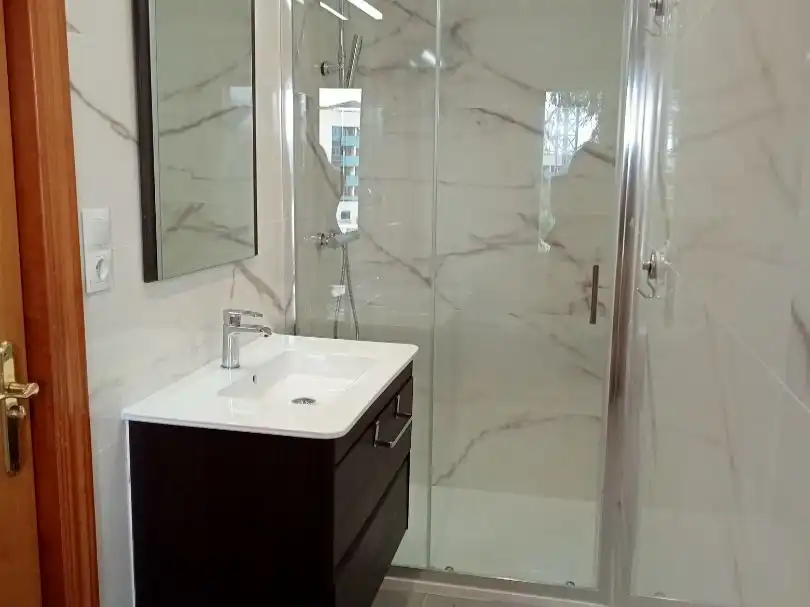 Badezimmer von Wohnung zur untervermieten in San Sebastián de los Reyes mit Klimaanlage, Heizung und Privatgarten