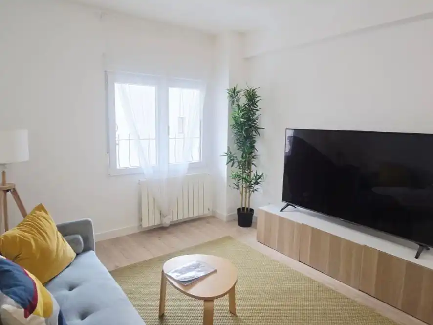 Pis en venda a Calle Isla de Tavira, 30, Peñagrande Sala d'estar de Pis en venda en Madrid Capital amb Aire condicionat