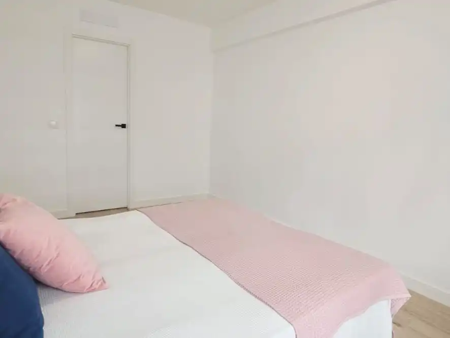 Pis en venda a Calle Isla de Tavira, 30, Peñagrande Dormitori de Pis en venda en Madrid Capital amb Aire condicionat