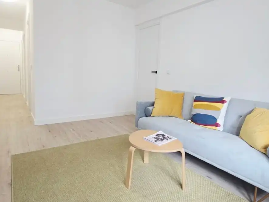 Pis en venda a Calle Isla de Tavira, 30, Peñagrande Sala d'estar de Pis en venda en Madrid Capital amb Aire condicionat