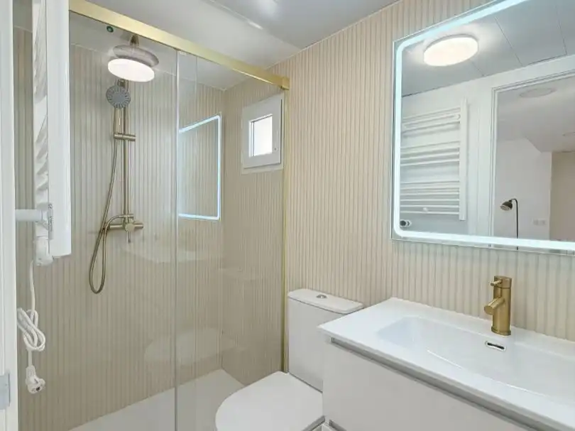 Piso en venta en Calle de Mota del Cuervo, 29, Canillas Baño de Piso en venta en Madrid con Aire acondicionado, Calefacción y Terraza