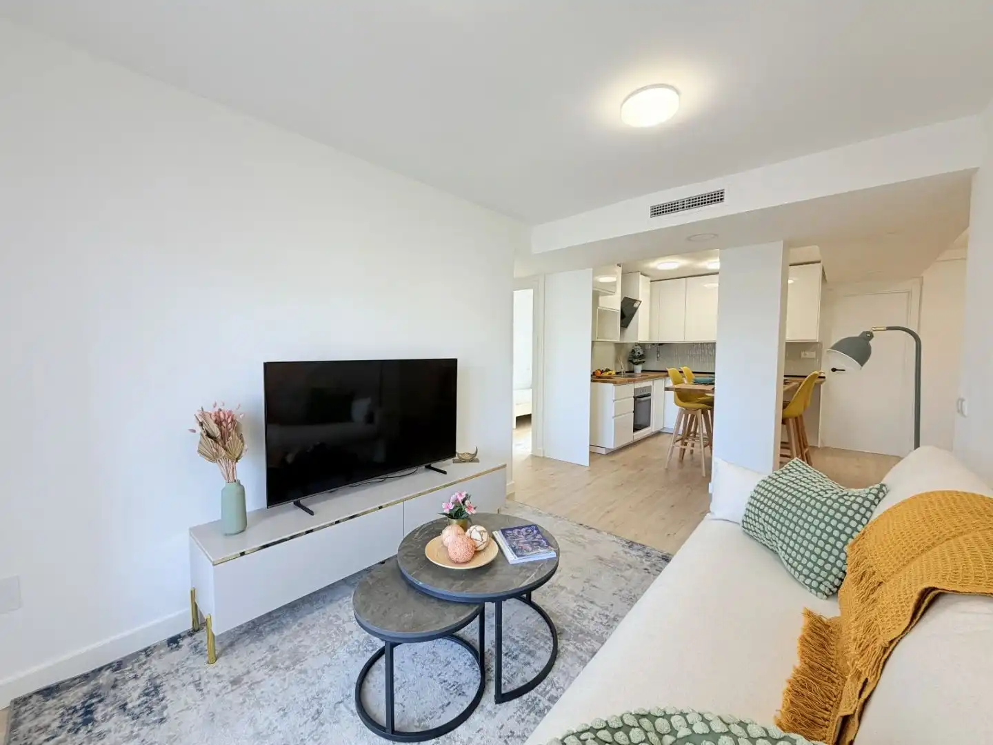 Piso en venta en Calle de Mota del Cuervo, 29, Canillas Sala de estar de Piso en venta en Madrid con Aire acondicionado, Calefacción y Terraza