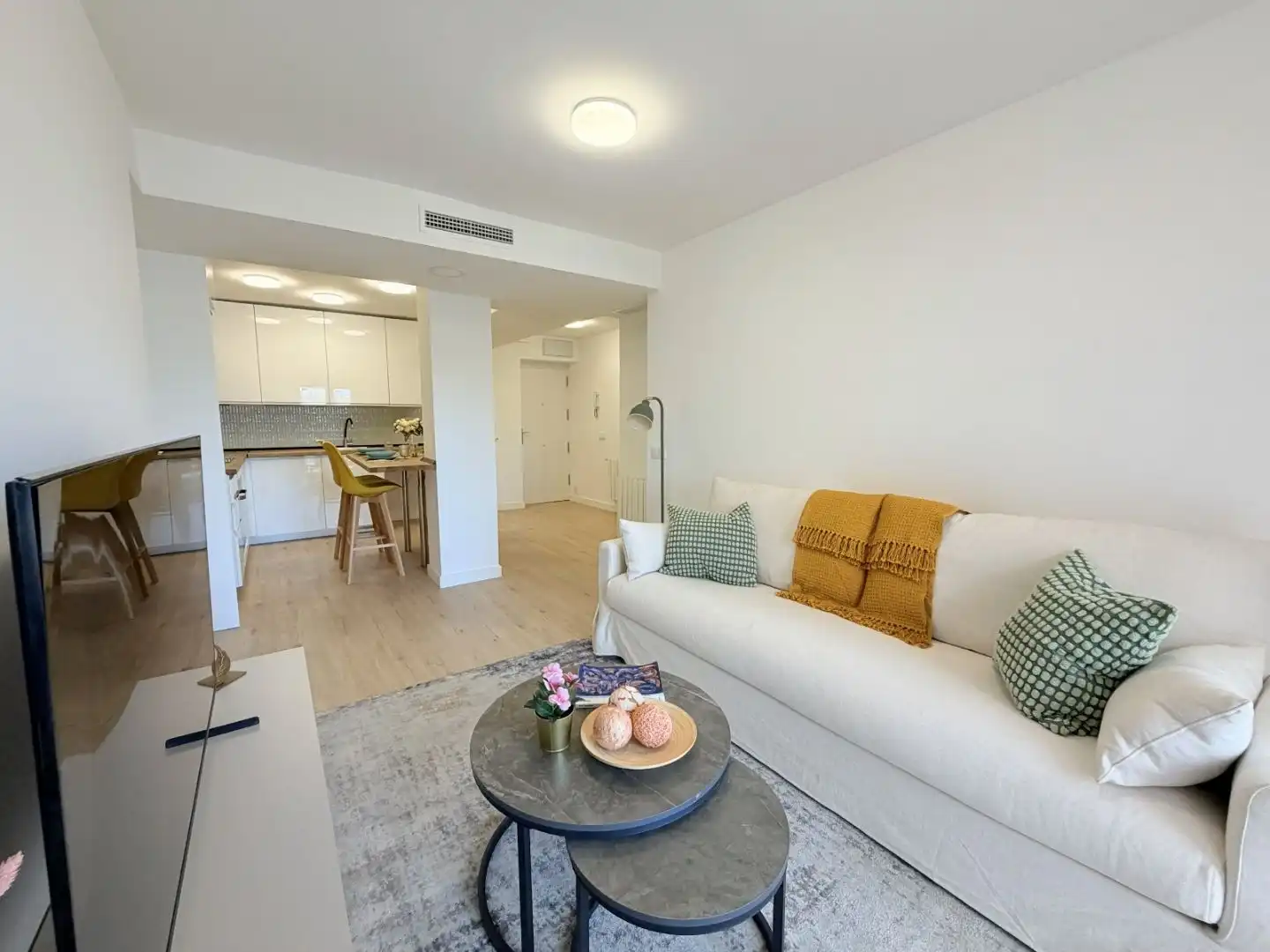 Piso en venta en Calle de Mota del Cuervo, 29, Canillas Sala de estar de Piso en venta en Madrid con Aire acondicionado, Calefacción y Terraza