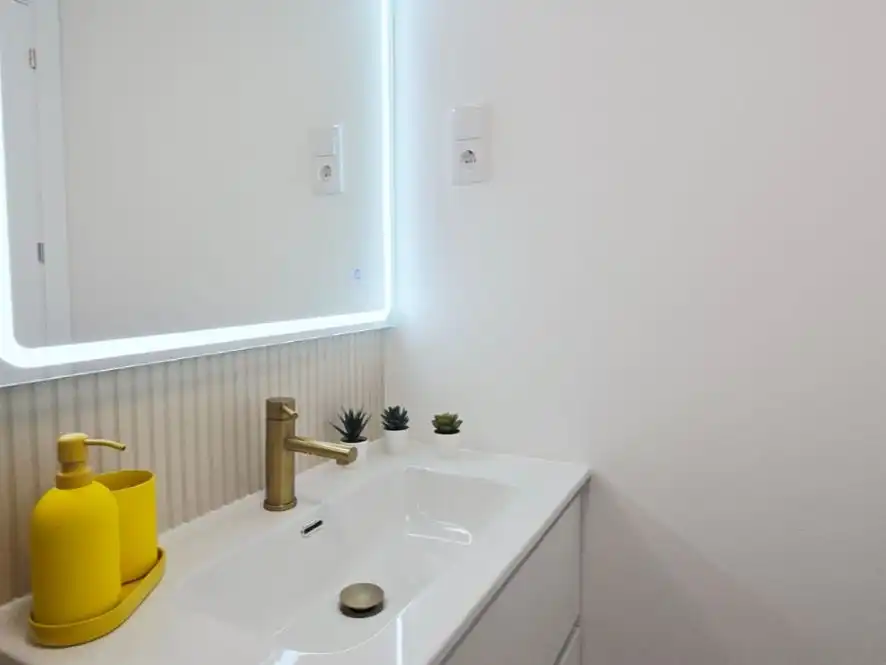 Piso en venta en Calle de Mota del Cuervo, 29, Canillas Baño de Piso en venta en Madrid con Aire acondicionado, Calefacción y Terraza