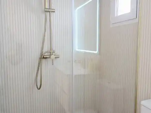 Piso en venta en Calle de Mota del Cuervo, 29, Canillas Baño de Piso en venta en Madrid con Aire acondicionado, Calefacción y Terraza