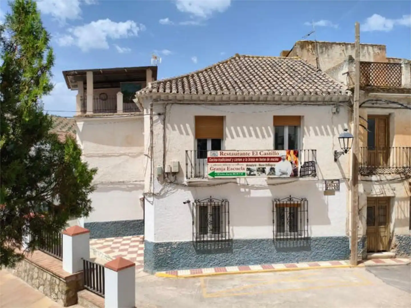 Vista exterior de Casa o xalet en venda en Píñar amb Terrassa i Moblat