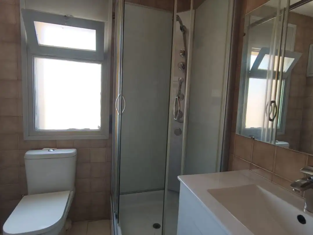 Flat for rent in Carrer Pau Claris, 7, Príncep de Viana - Clot -Xalets Humbert Torres Bathroom of Flat for rent in Lleida Capital with Air Conditioner