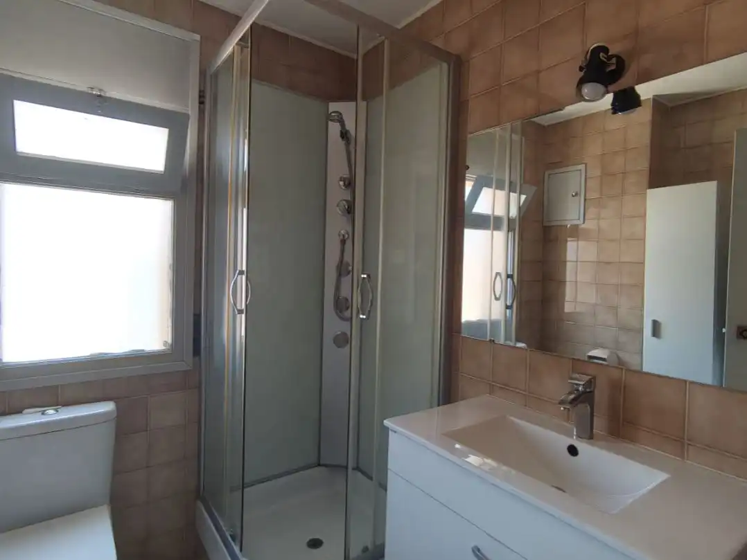 Flat for rent in Carrer Pau Claris, 7, Príncep de Viana - Clot -Xalets Humbert Torres Bathroom of Flat for rent in Lleida Capital with Air Conditioner