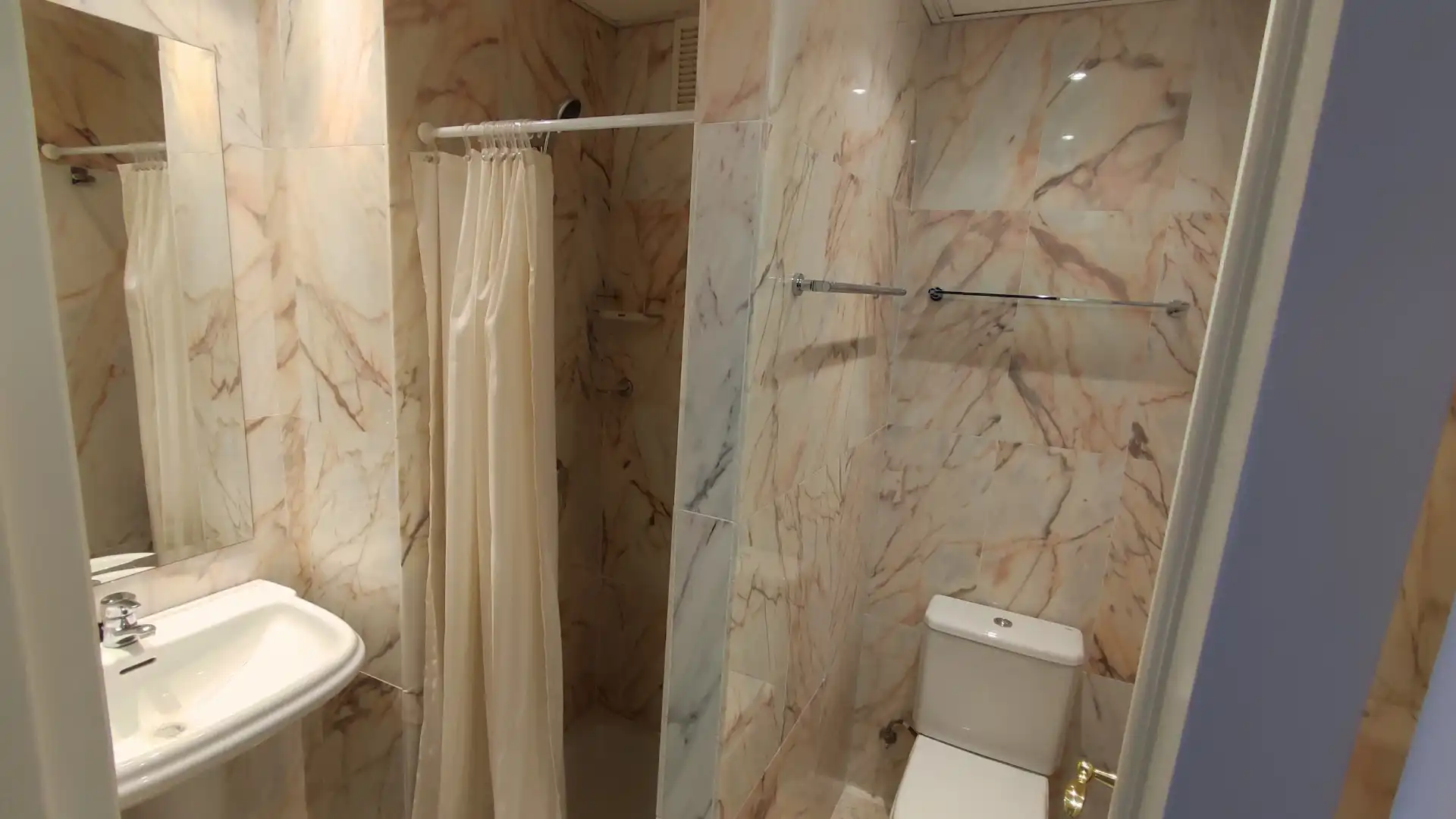 Badezimmer von Wohnungen zum Verkauf in Mijas mit Klimaanlage, Terrasse und Balkon