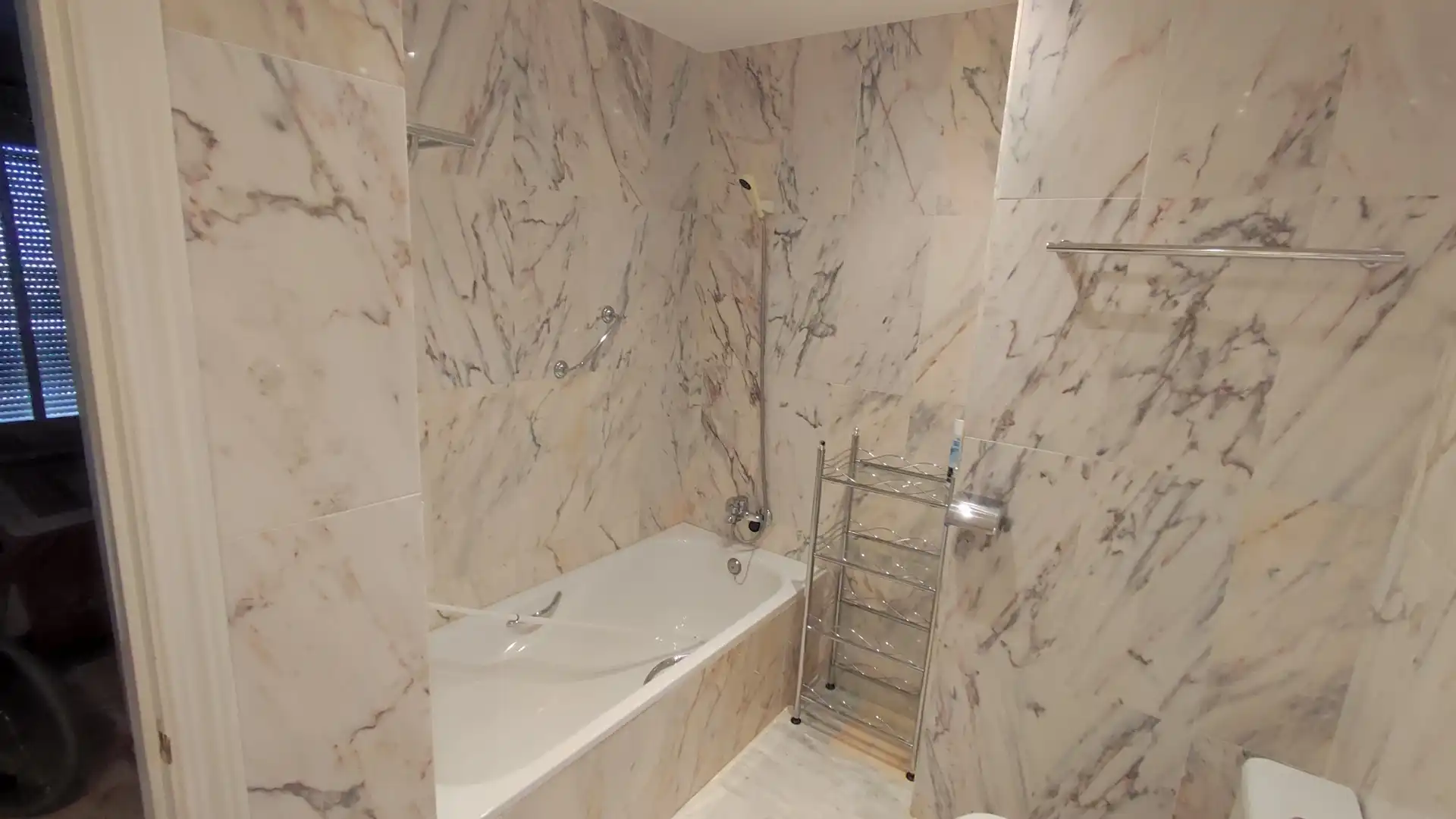 Badezimmer von Wohnungen zum Verkauf in Mijas mit Klimaanlage, Terrasse und Balkon