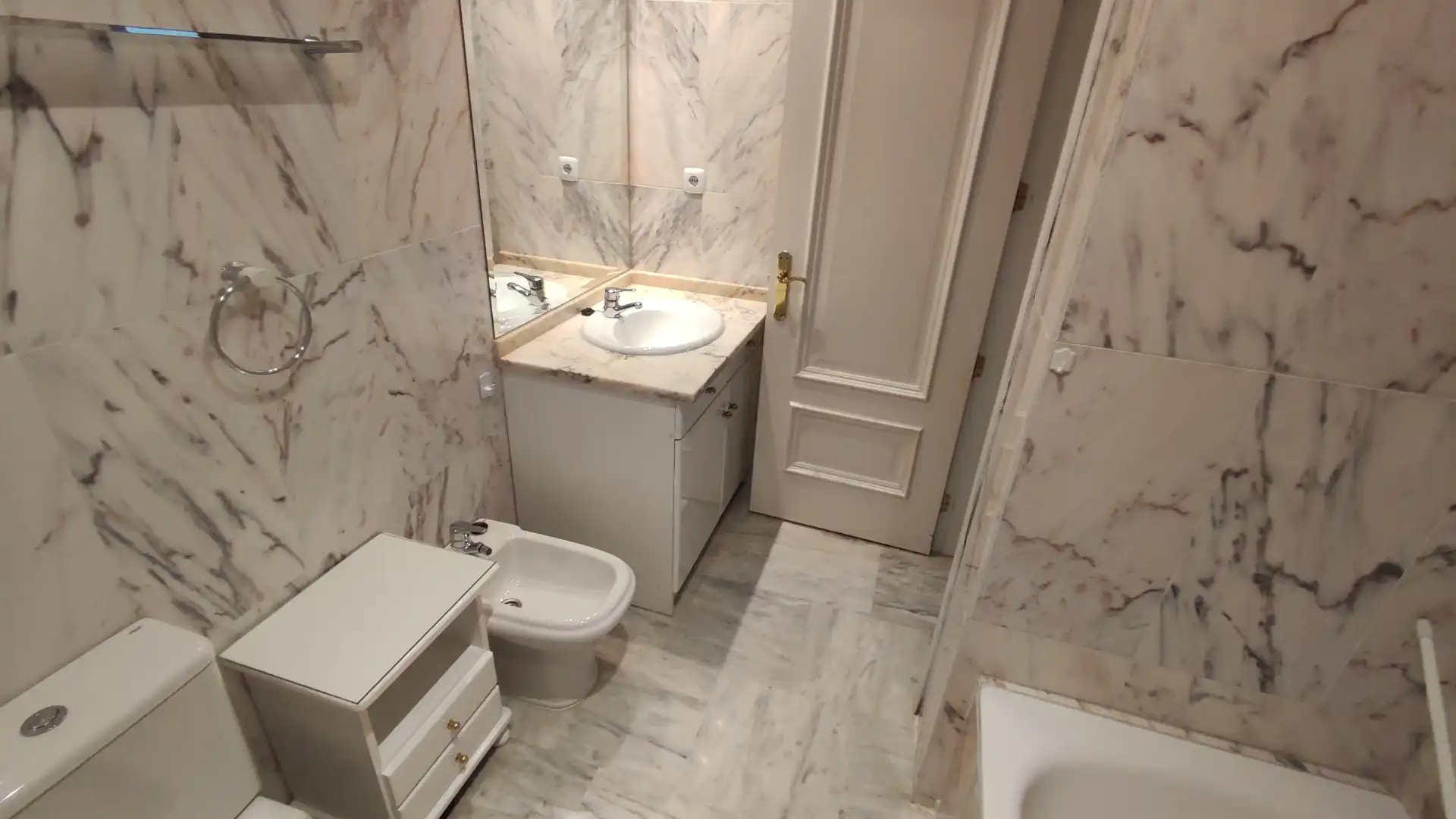 Badezimmer von Wohnungen zum Verkauf in Mijas mit Klimaanlage, Terrasse und Balkon