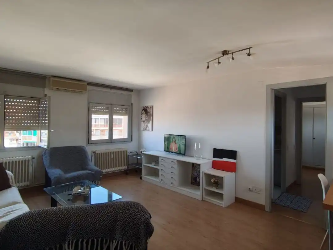 Apartamento de alquiler en Carrer Pau Claris, 7, Príncep de Viana - Clot -Xalets Humbert Torres Sala de estar de Apartamento de alquiler en Lleida con Aire acondicionado, Calefacción y Parquet