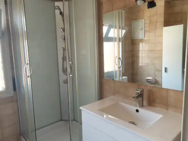 Apartamento de alquiler en Carrer Pau Claris, 7, Príncep de Viana - Clot -Xalets Humbert Torres Baño de Apartamento de alquiler en Lleida con Aire acondicionado, Calefacción y Parquet
