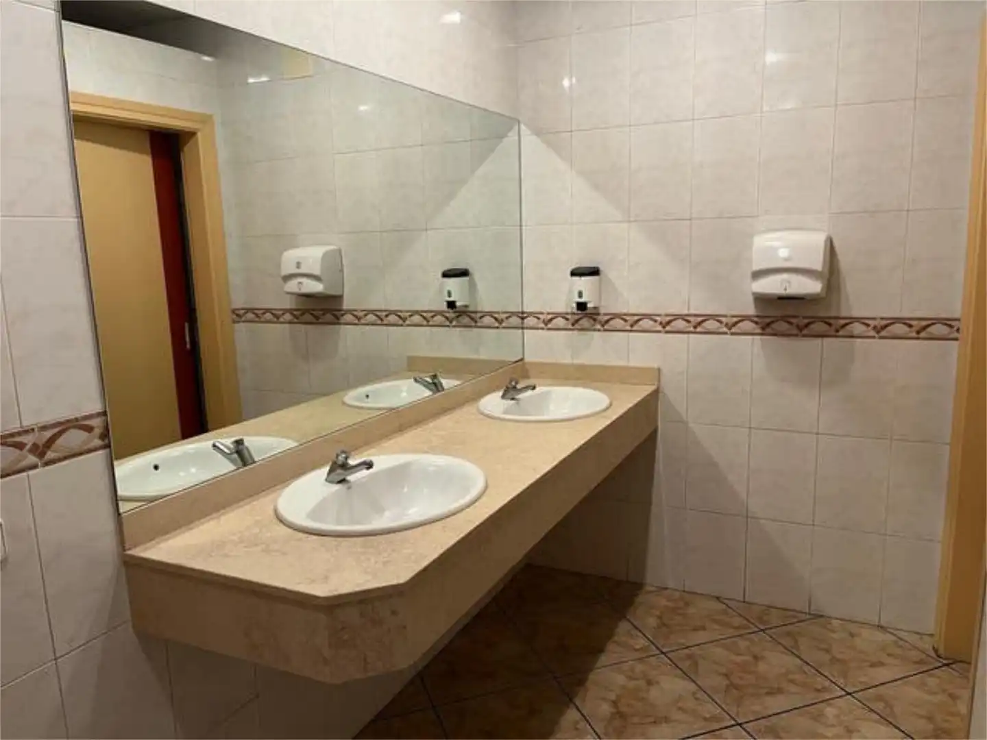 Local de alquiler en Flix Baño de Local de alquiler en Flix con Aire acondicionado
